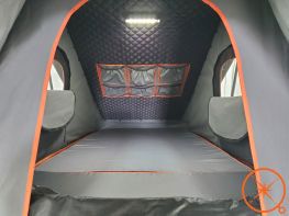 Intérieur de la tente de toit du Canopy Camper