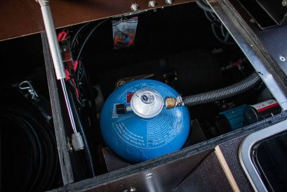 Cuisine au gaz installée dans un Canopy Camper par Equip'Raid