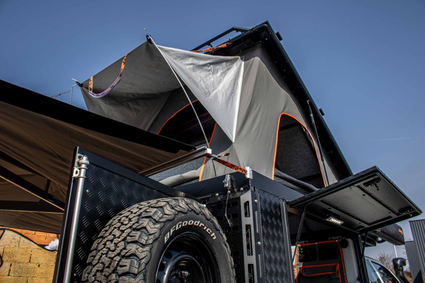 TOYOTA HILUX REVO - CANOPY CAMPER&nbsp; EXTRA CABINE AMÉNAGÉ