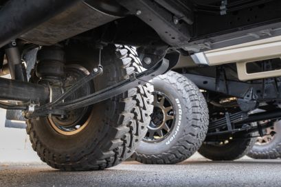 Suspension avec ressort à lames paraboliques