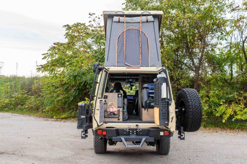 Vue arrière du Toyota Land criuser 78 équipé 4x4