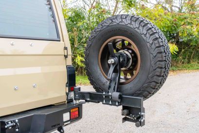 Porte roue intégré au pare-chocs arrière pour Toyota Land Cruiser 78