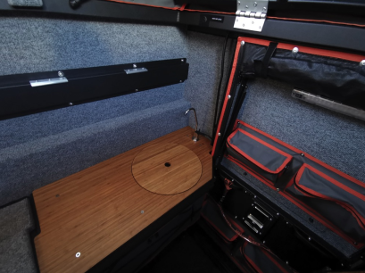 Coté cuisine intérieur de la cellule Khaya