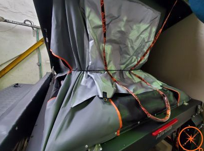 Elastique qui aide la toile a se placer lors de la fermeture du toit de la cellule Khaya