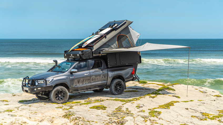 Cellule Khaya sur un pick up à la plage