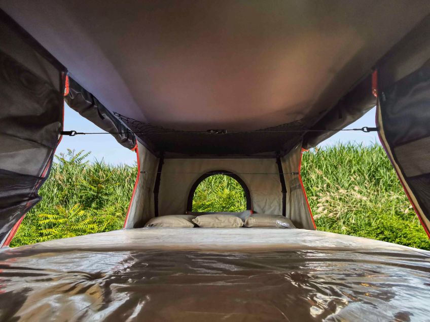 toyota-hilux-revo-invincible-preparation-4x4-alsace-tente-de-toit-equipraid-airtop-interieur-autohome