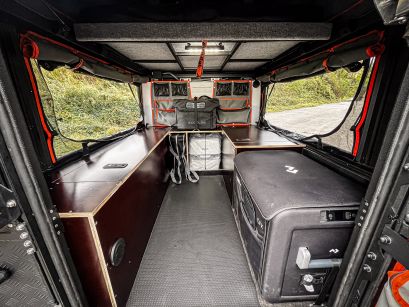 Ford Ranger PXIV préparation tout terrain pick up 4x4 raid bivouac en Alsace Canopy Camper Alu-Cab vue intérieure