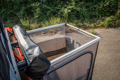 Ford Ranger Raptor Alu-Cab James Baroud préparé par Equip'Raid auvent douche
