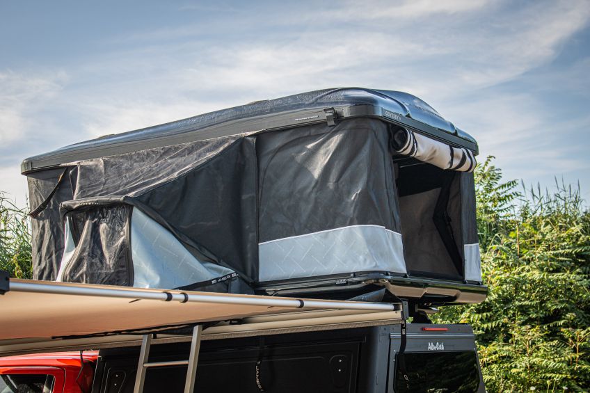 Ford Ranger Raptor Alu-Cab James Baroud préparé par Equip'Raid tente de toit Odyseey Frontier