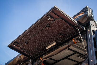 détail sur l'ouverture latérale du canopy Camper