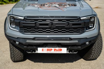 Ford Ranger Raptor 2023 équipé par equip'raid pare choc et barre led LAZER
