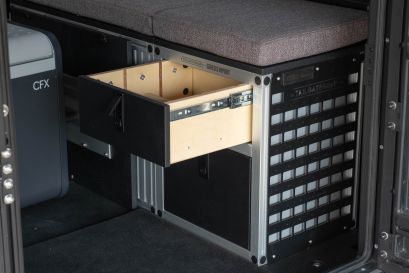 Ford Ranger Raptor 2023 équipé par equip'raid modcap alu-cab aménagement intérieur Tailgate Gear