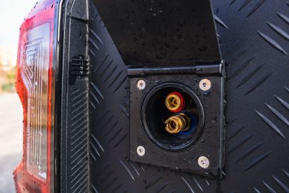 Prise d'eau pour la douchette et sortie de gaz