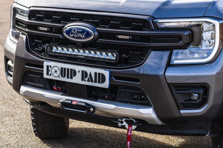 Barre led LAZER et feux de pénétration intégrés à la calandre sur Ford Ranger 2023