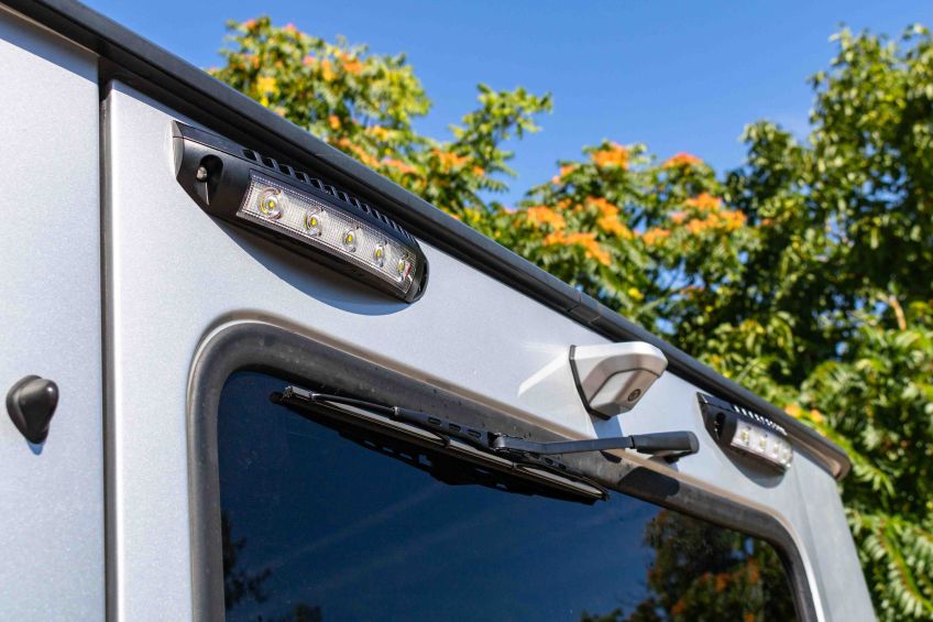 Feux de travail Scenelight installés sur un Mercedes Classe G par Equip'Raid en Alsace