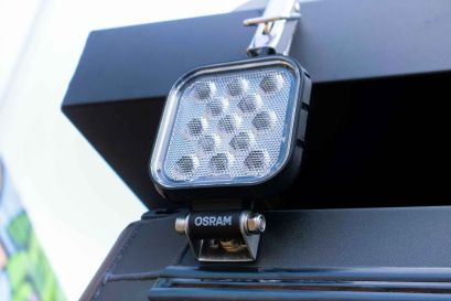 fau de recul OSRAM sur porte arrière de defender90