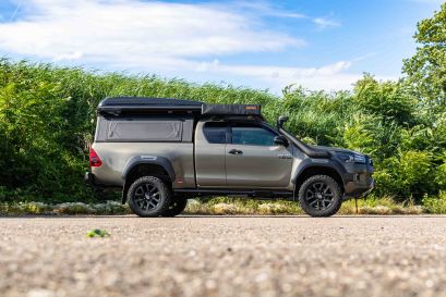 toyota-hilux-revo-invincible-preparation-4x4-alsace-tente-de-toit-equipraid-profil
