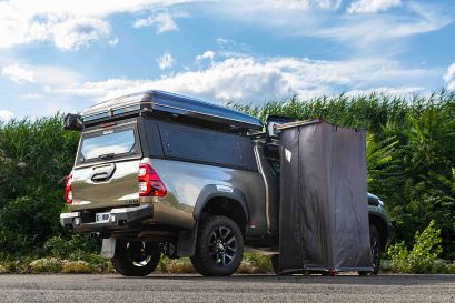 toyota-hilux-revo-invincible-preparation-4x4-alsace-tente-de-toit-equipraid-auvent-douche