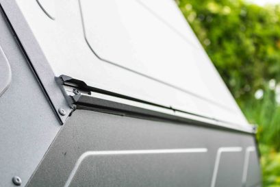 Le toit du modcap Family dispose de rails pour fixer barres de toit ou panneau solaire