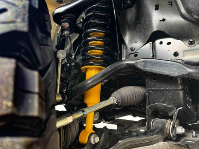 Combiné amortisseurs et ressorts avant sur Toyota Holux revo