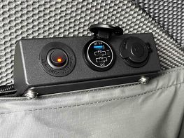 Spot de charge dans la tente du modcap Family