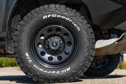 Toyota Hilux Revo préparation 4x4 tout terrain Equip'Raid jantes Goss Modular genII