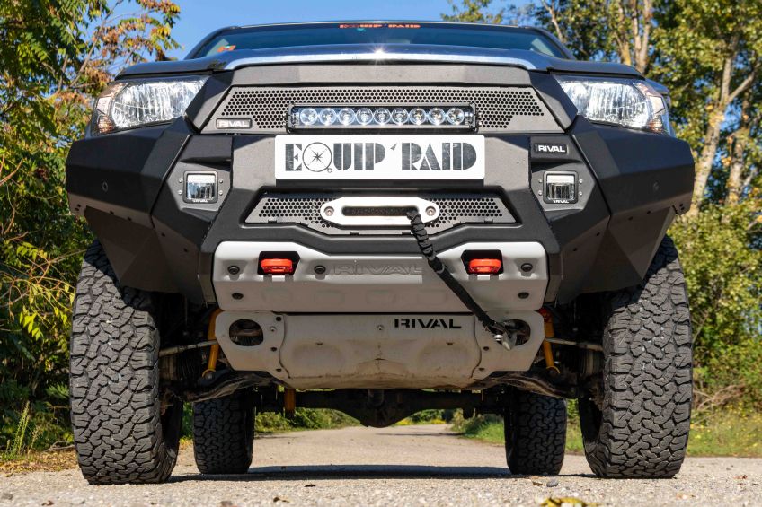 Toyota Hilux Revo préparation 4x4 tout terrain Equip'Raid pare chocs Rival