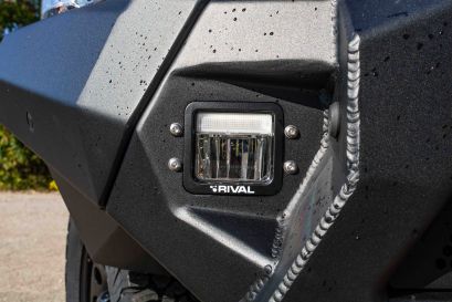 Toyota Hilux Revo préparation 4x4 tout terrain Equip'Raid détail pare chocs rival