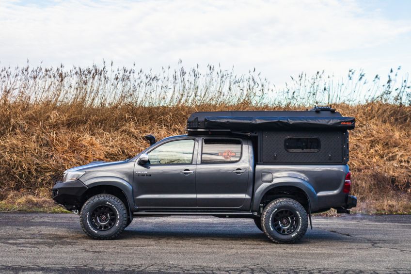 Profil du Toyota Hilux Vigo avec Canopy Camper Alu-Cab