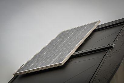 Ford Ranger Raptor 2023 préparé par Equip'Raid panneau solaire sur tente gen 3-R Alu-Cab