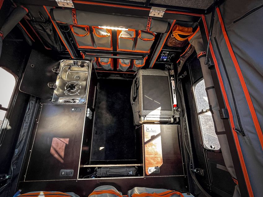 Ford ranger Canopy Camper Alu-Cab préparé par Equip'Raid Mulhouse