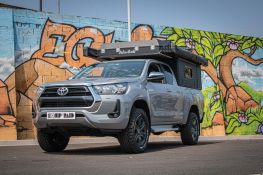Préparation 4x4 de Toyota Hilux Revo par Equip'Raid Canopy Camper Alu-Cab