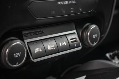 Préparation pick up Ford Ranger PXIII 4x4 tout-terrain par Equip'Raid Canopy Camper interrupteur barre led