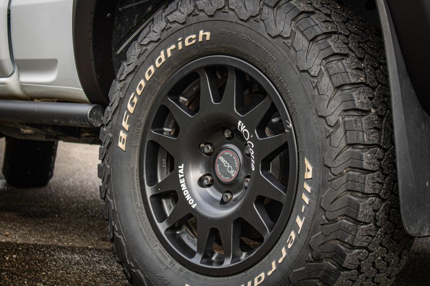 Préparation pick up Ford Ranger PXIII 4x4 tout-terrain par Equip'Raid Canopy Camper jante aluminium renforcée Evo Corse