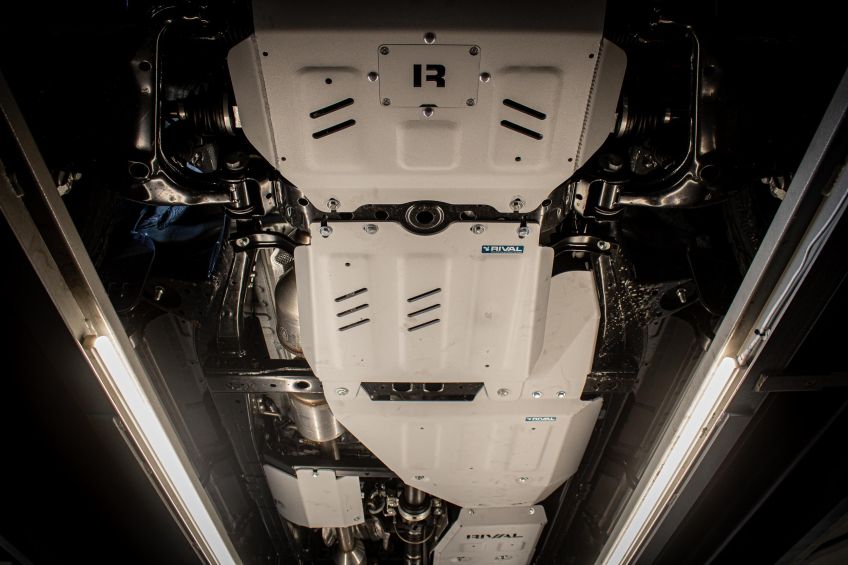 préparation 4x4 alsace par Equip'Raid Toyota Hilux revo professionnel suspension blindage complet Rival