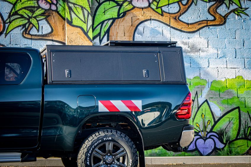 préparation 4x4 alsace par Equip'Raid Toyota Hilux revo professionnel suspension hardtop bAlu-Cab