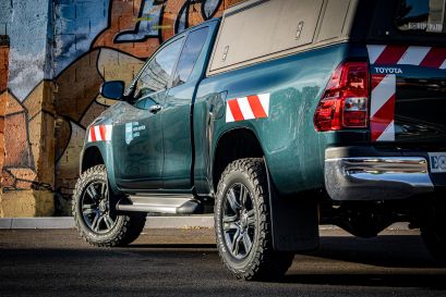 préparation 4x4 alsace par Equip'Raid Toyota Hilux revo professionnel suspension blindage hardtop profil