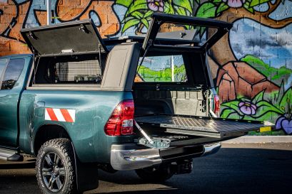 préparation 4x4 alsace par Equip'Raid Toyota Hilux revo professionnel hardtop et plateau coulissant