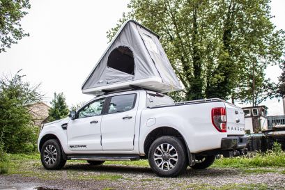 Tente de toit sur toit d'un pick-up Ford Ranger
