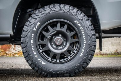 Ford Ranger PXIII préparé par Equip'Raid Hardtop tente de toit équipement 4x4 tout-terrain jante Raid Evo Corse