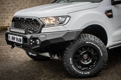 Ford Ranger PXIII préparé par Equip'Raid Hardtop tente de toit équipement 4x4 tout-terrain pare choc RIVAL