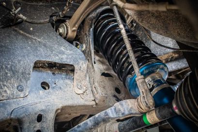 Ford Ranger Raptor bleu préparé par Equip'Raid équipement 4x4 offroad rehausse terrain tamer