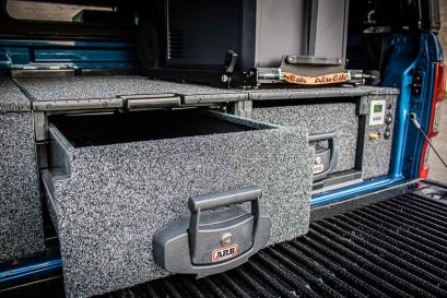 Ford Ranger Raptor bleu préparé par Equip'Raid équipement 4x4 offroad tiroir de rangement arb