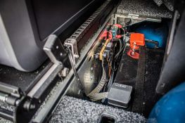 Ford Ranger Raptor bleu préparé par Equip'Raid équipement 4x4 offroad système electrique sur mesure