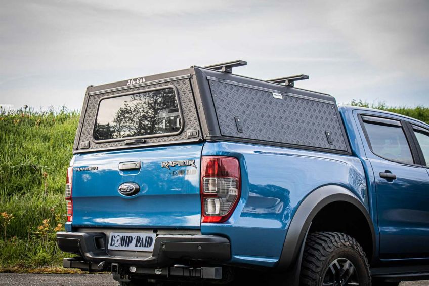 Ford Ranger Raptor bleu préparé par Equip'Raid équipement 4x4 offroad hardtop alu-cab explorer