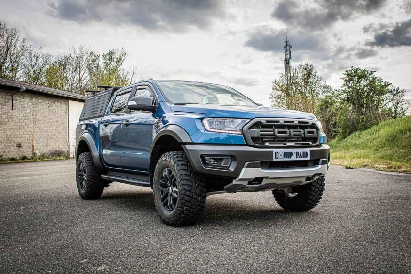 Ford Ranger Raptor bleu préparé par Equip'Raid équipement 4x4 offroad hardtop alu-cab explorer