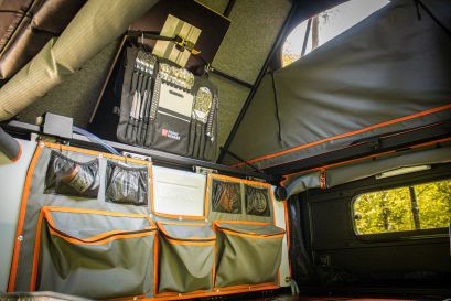 Ford ranger Canopy Camper Alu-Cab préparé par Equip'Raid Mulhouse set de couverts frontrunner