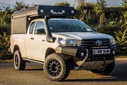 Préparation 4x4 de Toyota Hilux Revo par Equip'Raid Canopy Camper Alu-Cab