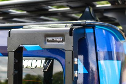 Logo Frontrunner sur échelle de porte arrière pour Suzuki Jimny