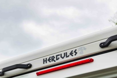 Toyota GRJ78 import par Equip'Raid 3e feu stop toit relevable Hercules